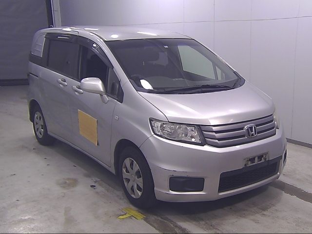 10449 Honda Freed spike GB3 2012 г. (Honda Tokyo)